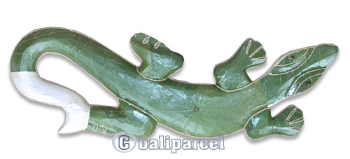 Singel Gecko Wall Plaque With Natural Leave, Handcarved From Albesia Wood  