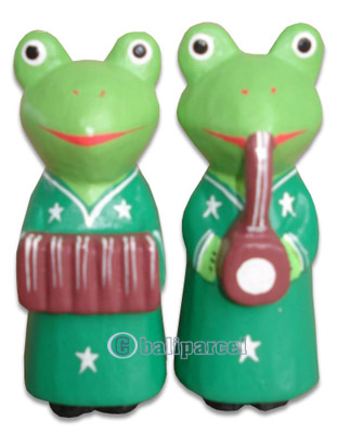 Wooden Frog Set Of 2, Handcarved From Albesia Wood