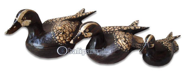 Wooden Duck Set Of 3, Hand Carved From Albesia Wood