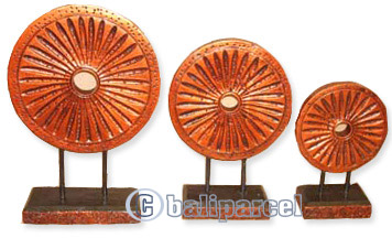Wooden Stand Medallion Set Of  3, Hand Carved From Albesia Wood