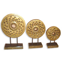Wooden Stand Medallion Set Of  3, Hand Carved From Albesia Wood