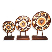 Wooden Stand Medallion Set Of  3, Hand Carved From Albesia Wood