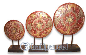 Wooden Stand Medallion Set Of  3, Hand Carved From Albesia Wood
