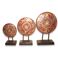 Wooden Stand Medallion Set Of  3, Hand Carved From Albesia Wood