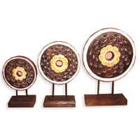 Wooden Stand Medallion Set Of  3, Hand Carved From Albesia Wood