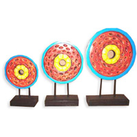 Wooden Stand Medallion Set Of  3, Hand Carved From Albesia Wood