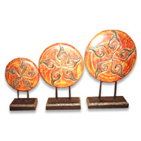 Wooden Stand Medallion Set Of  3, Hand Carved From Albesia Wood