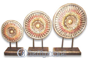 Wooden Stand Medallion Set Of  3, Hand Carved From Albesia Wood
