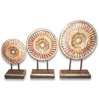 Wooden Stand Medallion Set Of  3, Hand Carved From Albesia Wood