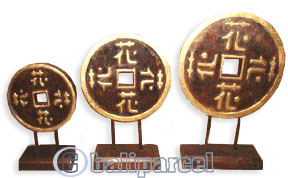Wooden Stand Medallion Set Of  3, Hand Carved From Albesia Wood