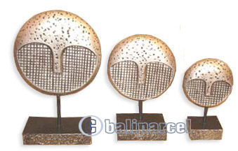 Wooden Stand Medallion Set Of  3, Hand Carved From Albesia Wood