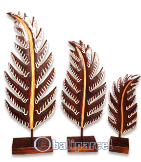 Wooden Stand Medallion Set Of  3, Hand Carved From Albesia Wood 