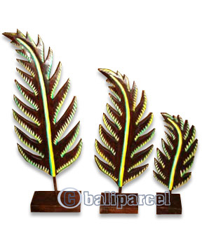 Wooden Stand Medallion Set Of  3, Hand Carved From Albesia Wood