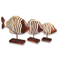 Wooden Stand Medallion Set Of  3, Hand Carved From Albesia Wood