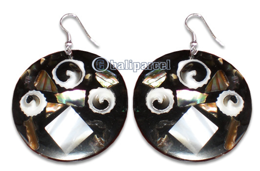 Earring From Resin With Shell