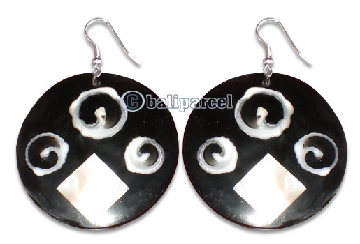 Earring From Resin With Shell