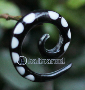 Pair Of Organic Body Piercing, Handmade With Horn