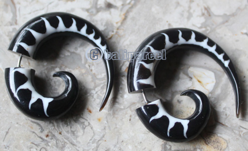 Pair Of Organic Body Piercing, Handmade With Horn