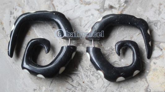 Pair Of Organic Body Piercing, Handmade With Horn