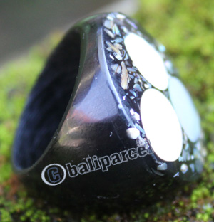 Ring Made From Resin With Shell