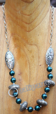 Necklace, Made From Mutiara With Metal