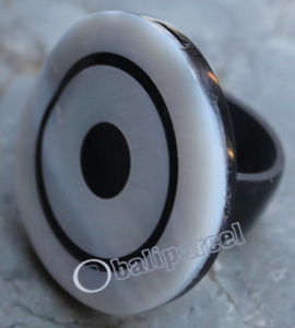 Ring, Made From Resin And Shell 