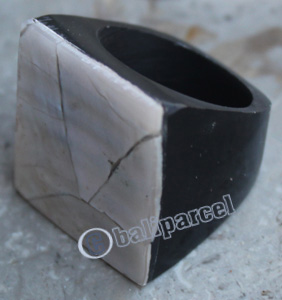 Ring, Made From Resin And Shell 