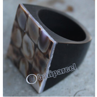 Ring, Made From Resin And Shell 