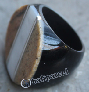 Ring, Made From Resin And Shell 