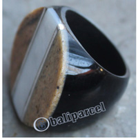 Ring, Made From Resin And Shell 