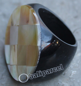 Ring, Made From Resin And Shell 