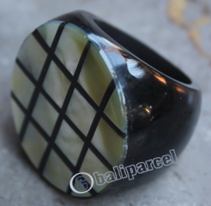 Ring, Made From Resin And Shell 
