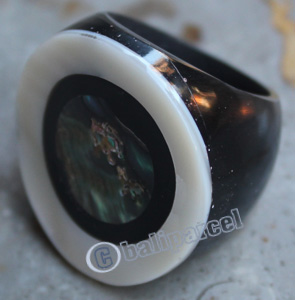Ring, Made From Resin And Shell 