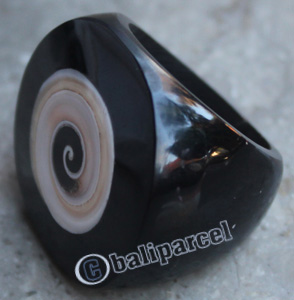 Ring, Made From Resin And Shell 