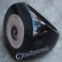Ring, Made From Resin And Shell 