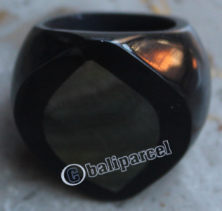 Ring, Made From Resin And Shell 