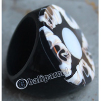 Ring, Made From Resin And Shell 