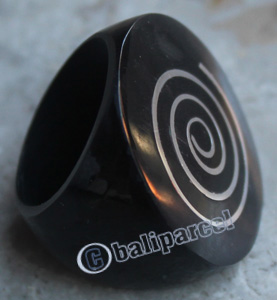 Ring, Made From Resin And Shell 