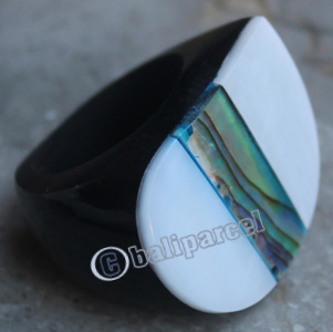 Ring, Made From Resin And Shell 