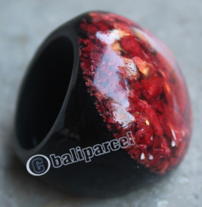Ring, Made From Resin And Shell 