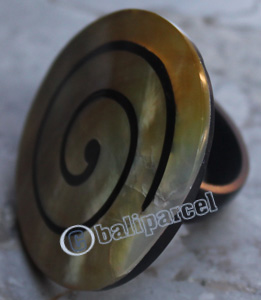 Ring, Made From Resin And Shell 
