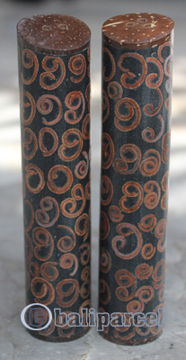 Salt And Pepper Shaker, Handmade From Resin Inlaid With Cinamon