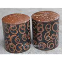 Salt And Pepper Shaker, Handmade From Resin Inlaid With Cinamon