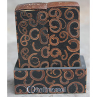 Salt And Pepper Shaker, Handmade From Resin Inlaid With Cinamon