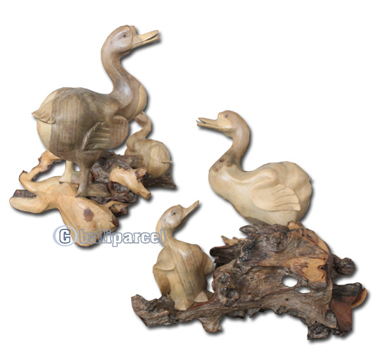 Wooden Duck With 2 Babies, Hand Carved From Suar Wood With Natural Polished