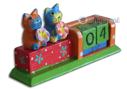 Wooden Calendar With 2 Cat, Hadmade From Albesia Wood