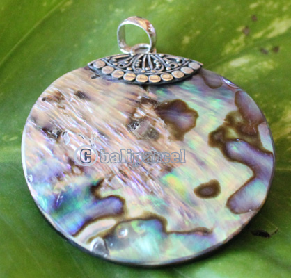 Pendant With Shell And Silver