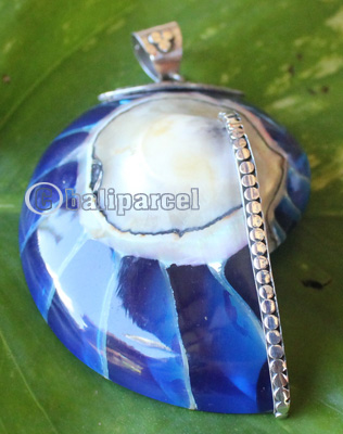 Pendant With Shell And Silver