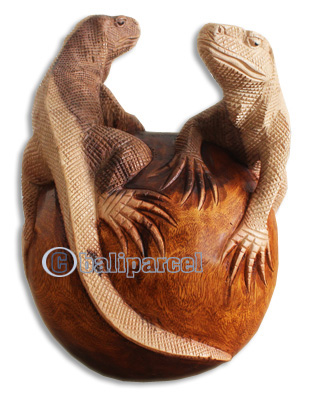 Handcarved Wooden Komodo Dragon,made From Suar Wood