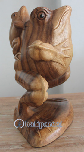Handcarved Wooden Frog With Baby Made From Suar Wood With Natural Polished